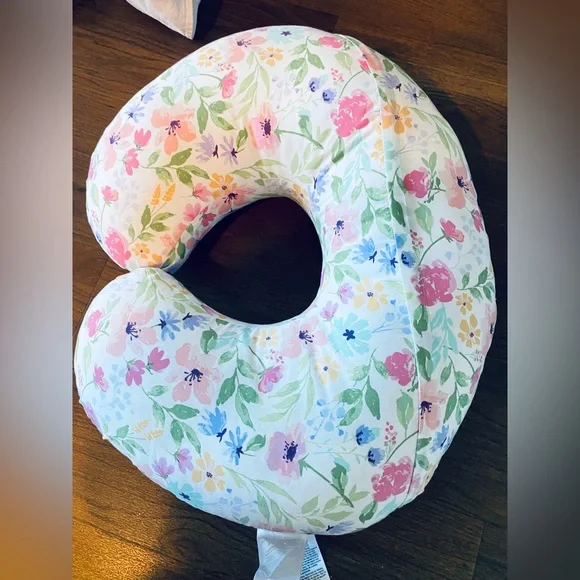 Boppy Floral Nursing Pillow like New - Picture 2 of 3
